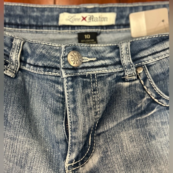 Love X Nation Women’s Size 10 Denim Short Embroidered Pockets. - Picture 2 of 7